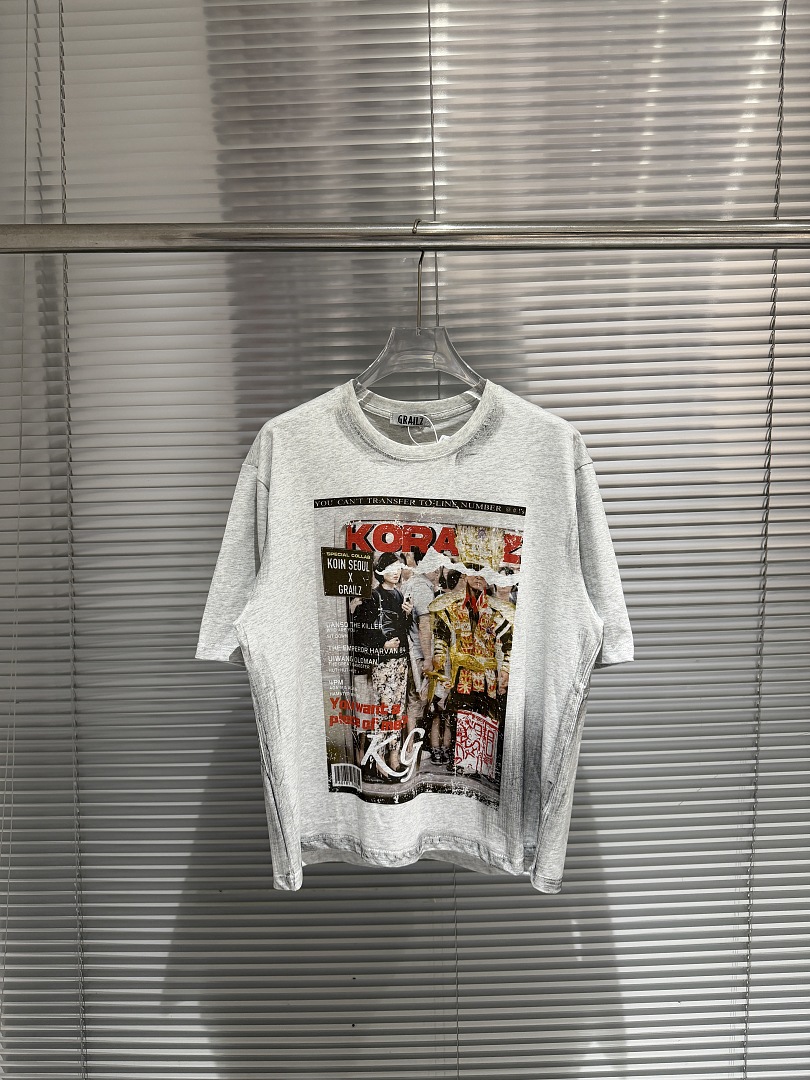 Streetwear Brand Magazine - Kaos Poster Majalah Merek Fashion Musim