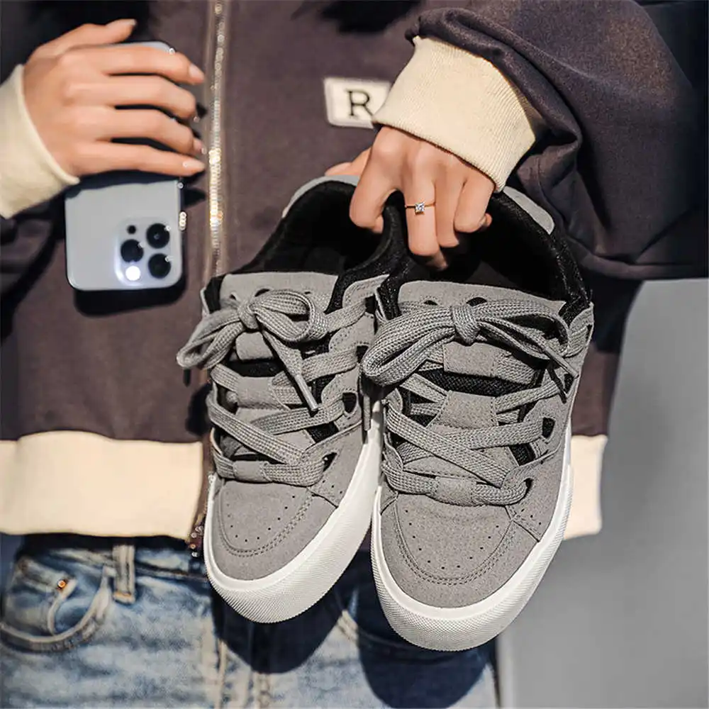 Streetwear Brand Drops - Sepatu bot krem wanita, dengan tali